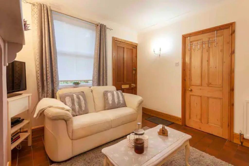 Cosy Heather Cottage แอชบอร์น ภายนอก รูปภาพ